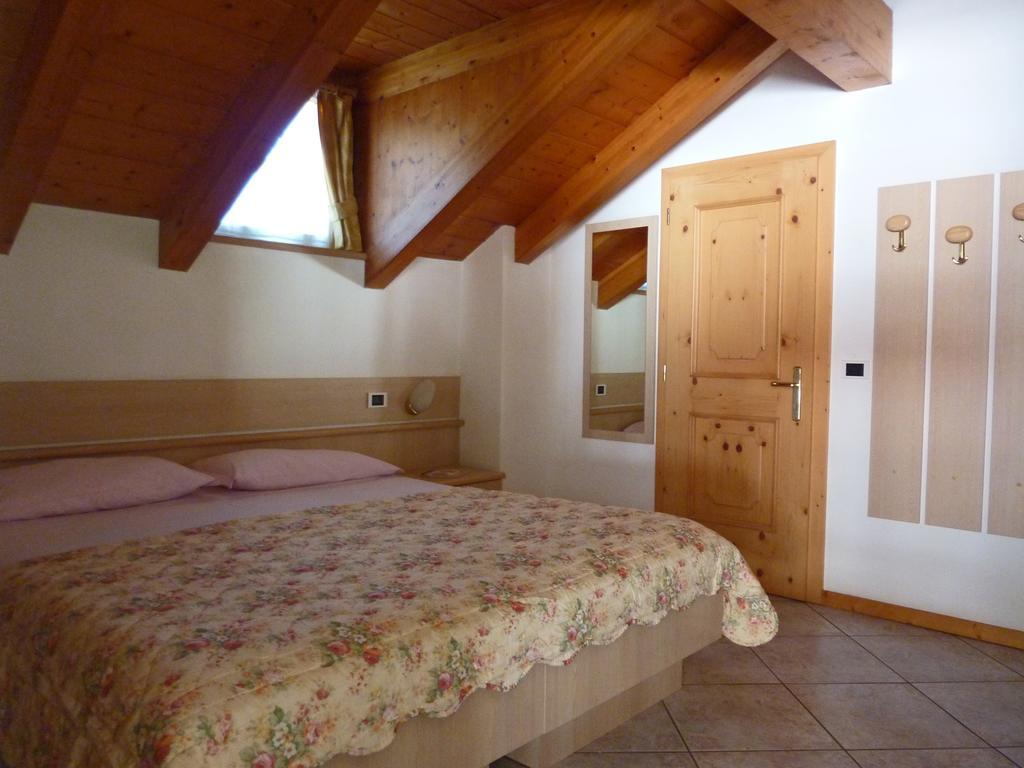 Appartamenti Majon Sotroi Campitello di Fassa Kamer foto