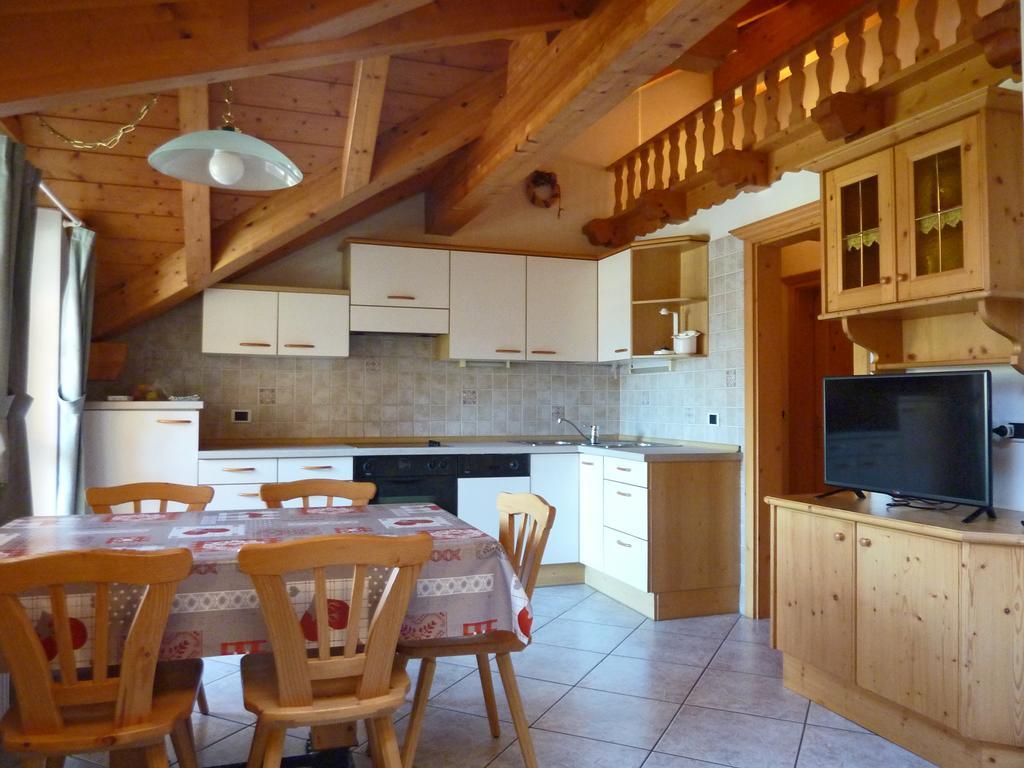 Appartamenti Majon Sotroi Campitello di Fassa Kamer foto