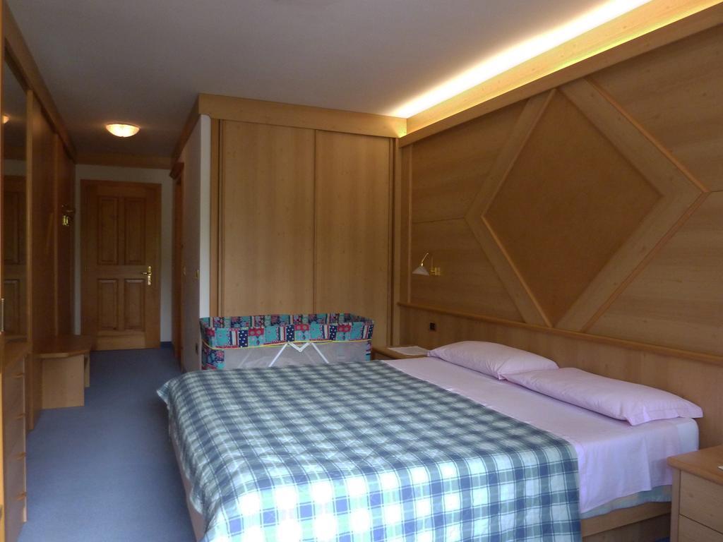 Appartamenti Majon Sotroi Campitello di Fassa Kamer foto